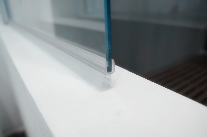 swing door for bathtub